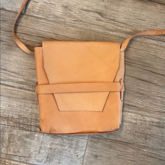 Adelle Stoll Tan Leather Crossbody Bag - Picture 2 of 4